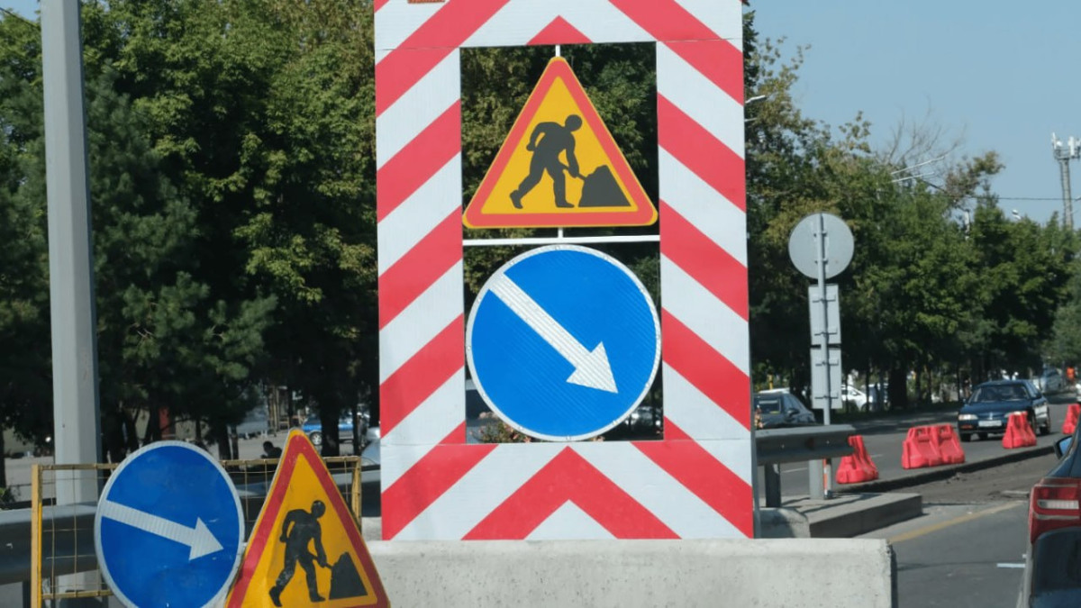 В Алматы на ночь перекроют участок улицы Толе би из-за работ по строительству ЛРТ