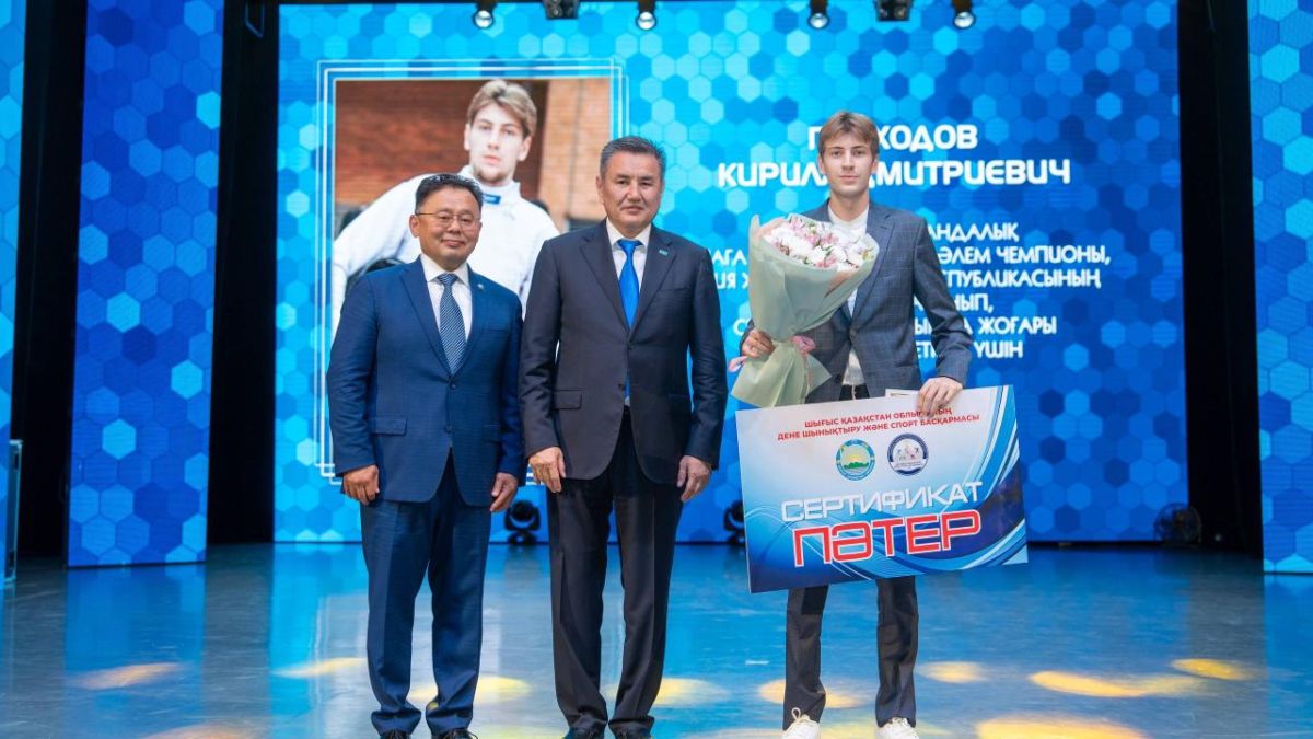 ШҚО әкімі әлем чемпионы атанған семсерлесушілерге пәтер берді