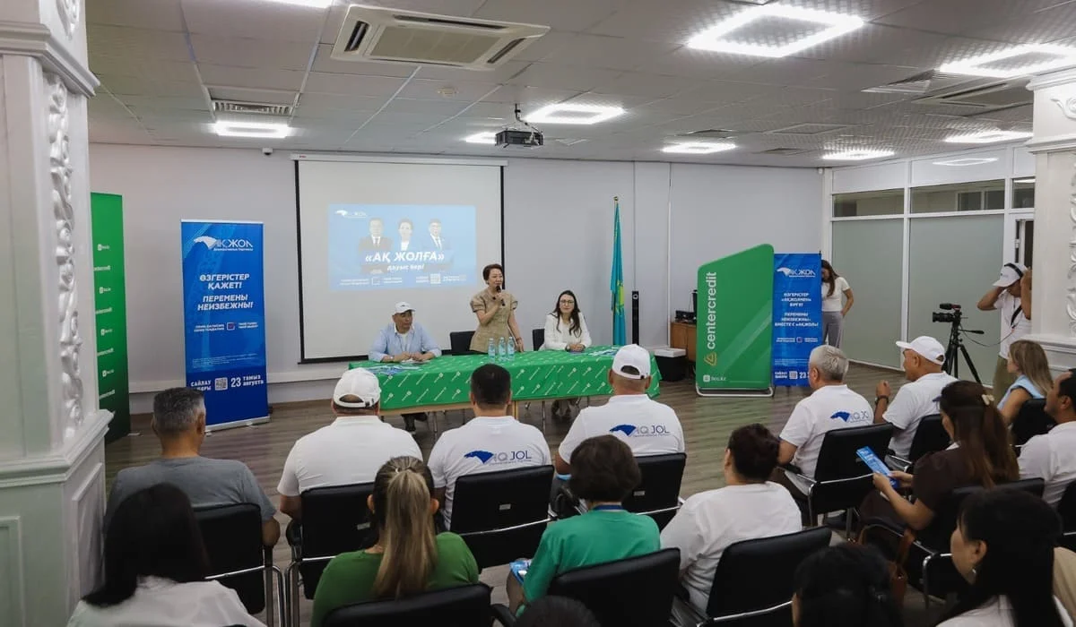 «Ак жол» обсудил в ВКО долговые проблемы граждан и налоговую реформу