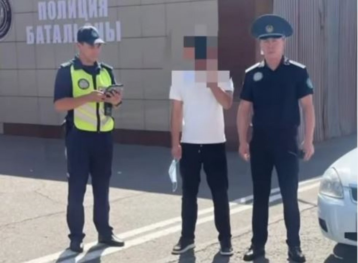 Пассажиры ради просмотров высунулись из движущейся машины в Павлодаре (ВИДЕО)