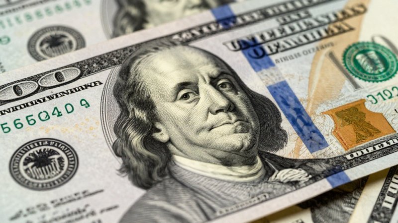 Резкое падение доллара: что происходит в казахстанских обменниках