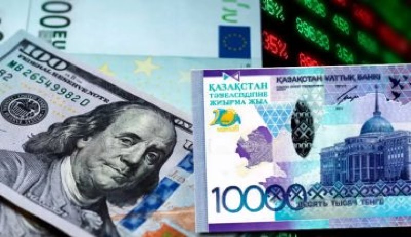 После выходных доллар провалился еще ниже