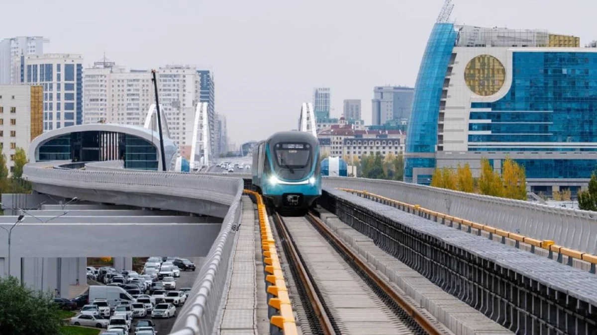 Проезд на ЛРТ и автобусах Астаны сделают бесплатным 23 августа