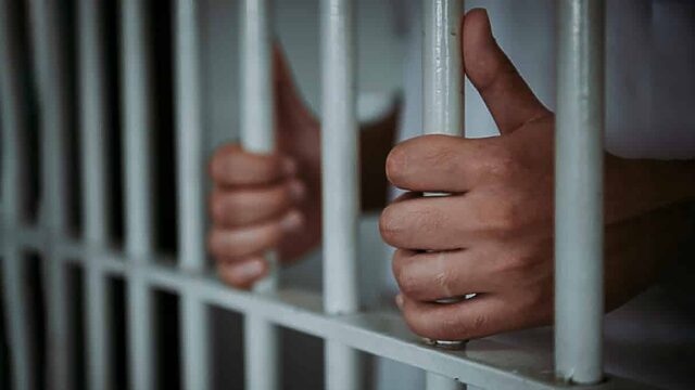 Жалған ҚМА қызметкерлері медицина басшысынан 15 млн теңге талап еткен