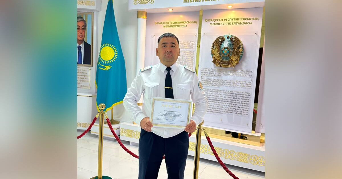  «Балам, кел»: Оралда 3 жасар баланы құтқарған полицей марапатталды (ВИДЕО) 