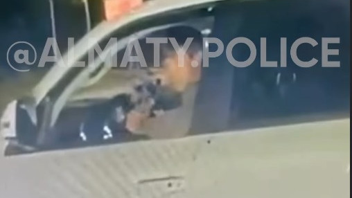 Алматинец попал под суд после демонстрации «оружия»