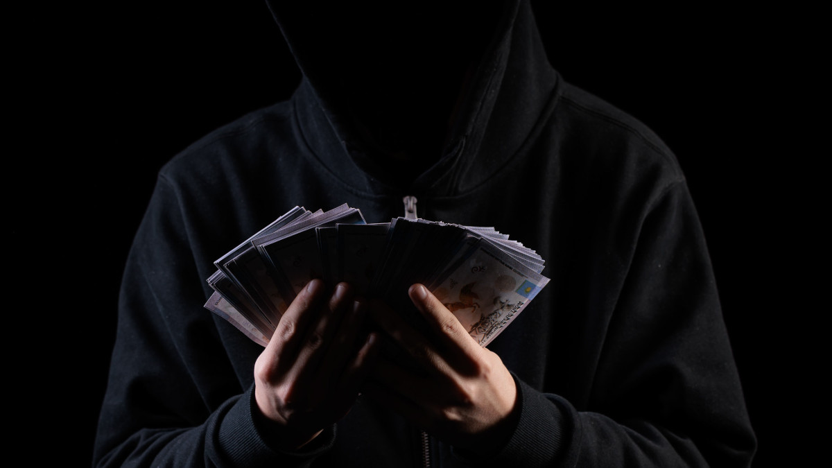 Второй телефон стал частью схемы: как теперь обманывают казахстанцев