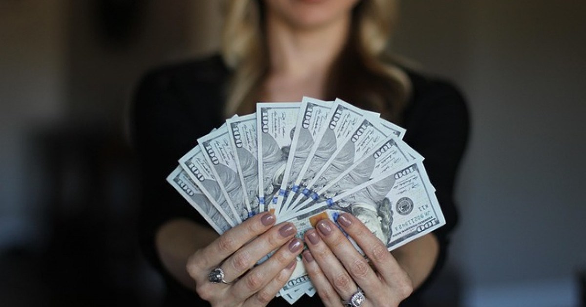  Тез байығысы келген қазақстандық әйел 10 млн теңгеден астам ақшасынан айырылды 