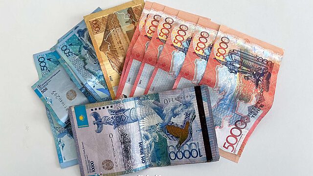 Жұмыссыз қалғандарға 6 айға дейін жәрдемақы беріледі: төлемді кімдер алады және қалай рәсімделеді?