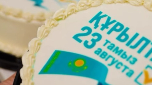 Қазақстанда Құрылтай сайлауының нышандарымен безендірілген тәттілер шығарылды
