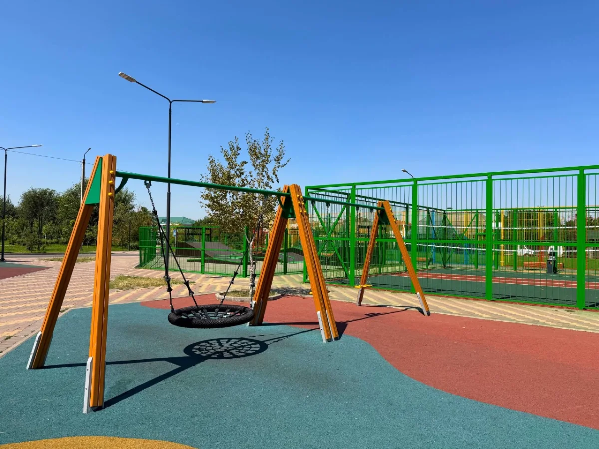 Алматыда Алтын Бесік шағынауданында спортпен шұғылдануға және отбасылық демалысқа арналған қоғамдық кеңістік жаңартылды