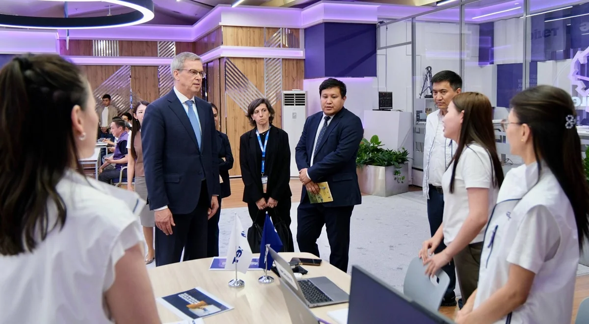 Международные наблюдатели ознакомились с работой штаба партии «Әділет»