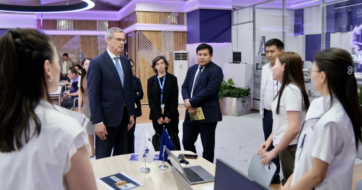  Халықаралық байқаушылар «Әділет» партиясы штабының жұмысымен танысты 
