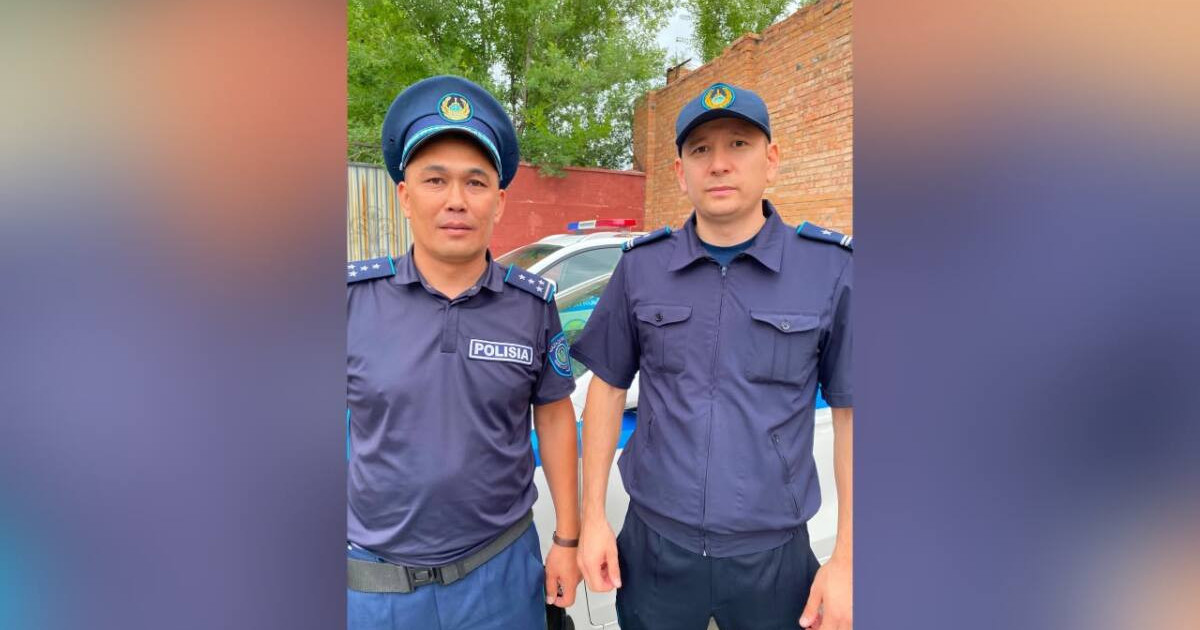  ШҚО-да полицейлер кәріз құдығына түсіп, есінен танып қалған 2 жұмысшыны құтқарып қалды 