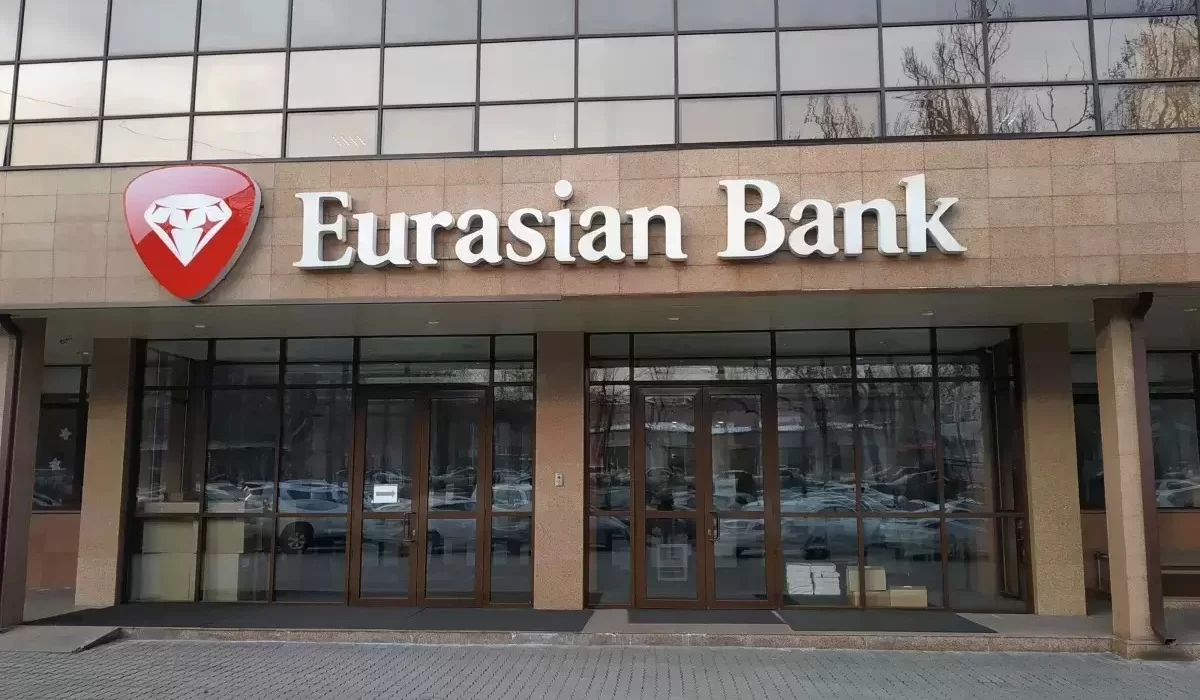 Евразийский банк отключит карты и банкоматы в ночь на 21 августа