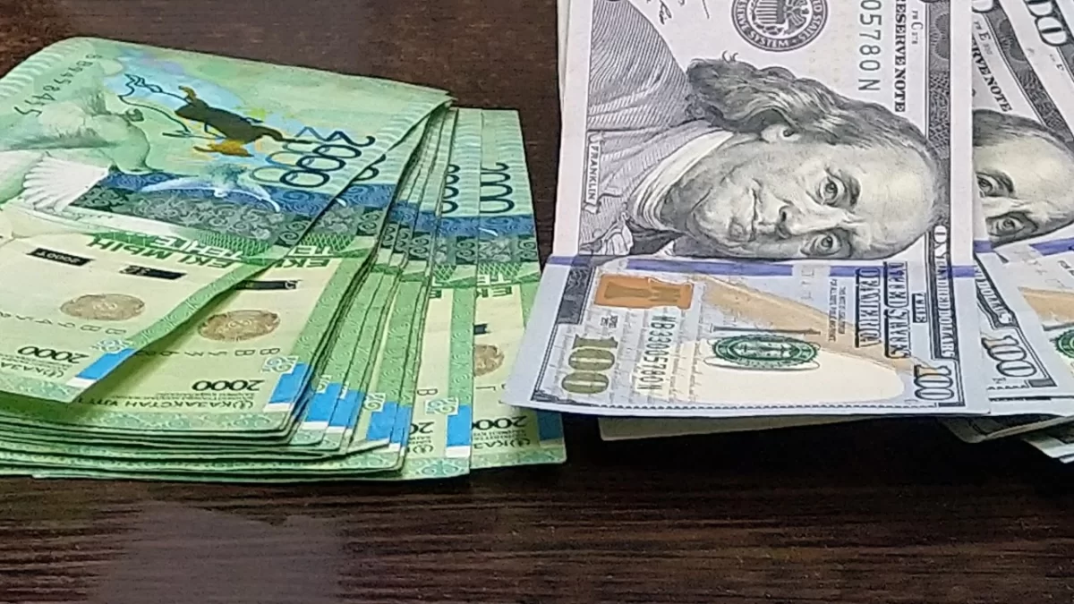 Доллар немного подорожал: каким будет курс на выходных