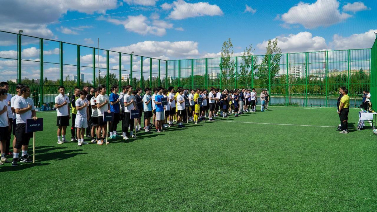 Футбольный турнир в Астане начался с необычного флешмоба