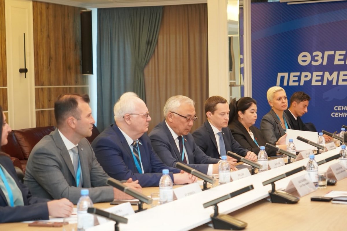 "Ак жол" встретилась с международными наблюдателями