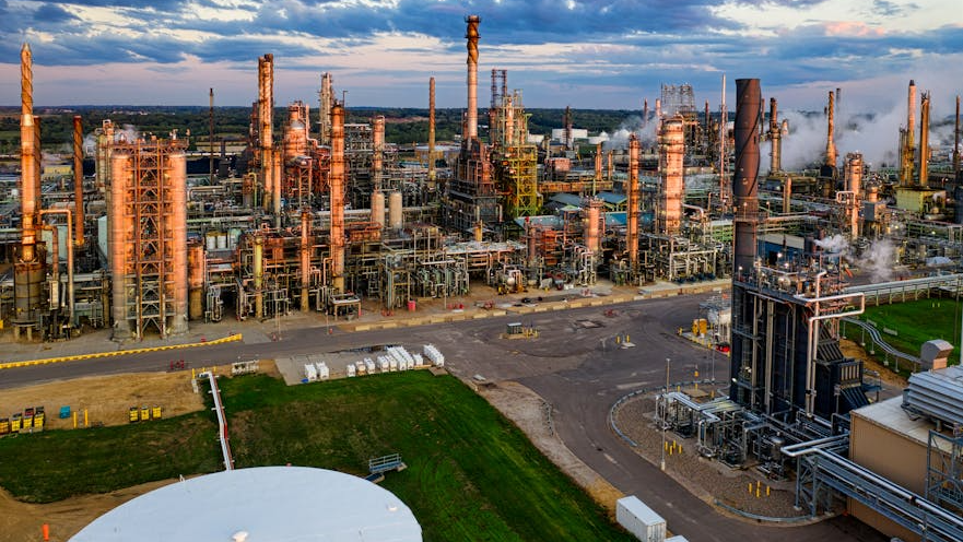 Brent мұнайы қымбаттады: баррелі 94 доллардан асты