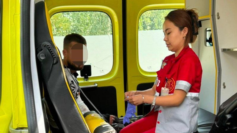 В горах Алматы спасатели эвакуировали мотоциклиста-экстремала