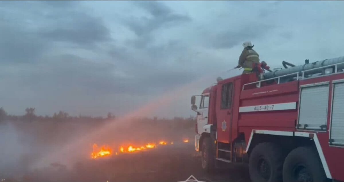 Огонь прошел более 14 га: в Акмолинской области потушили несколько степных пожаров