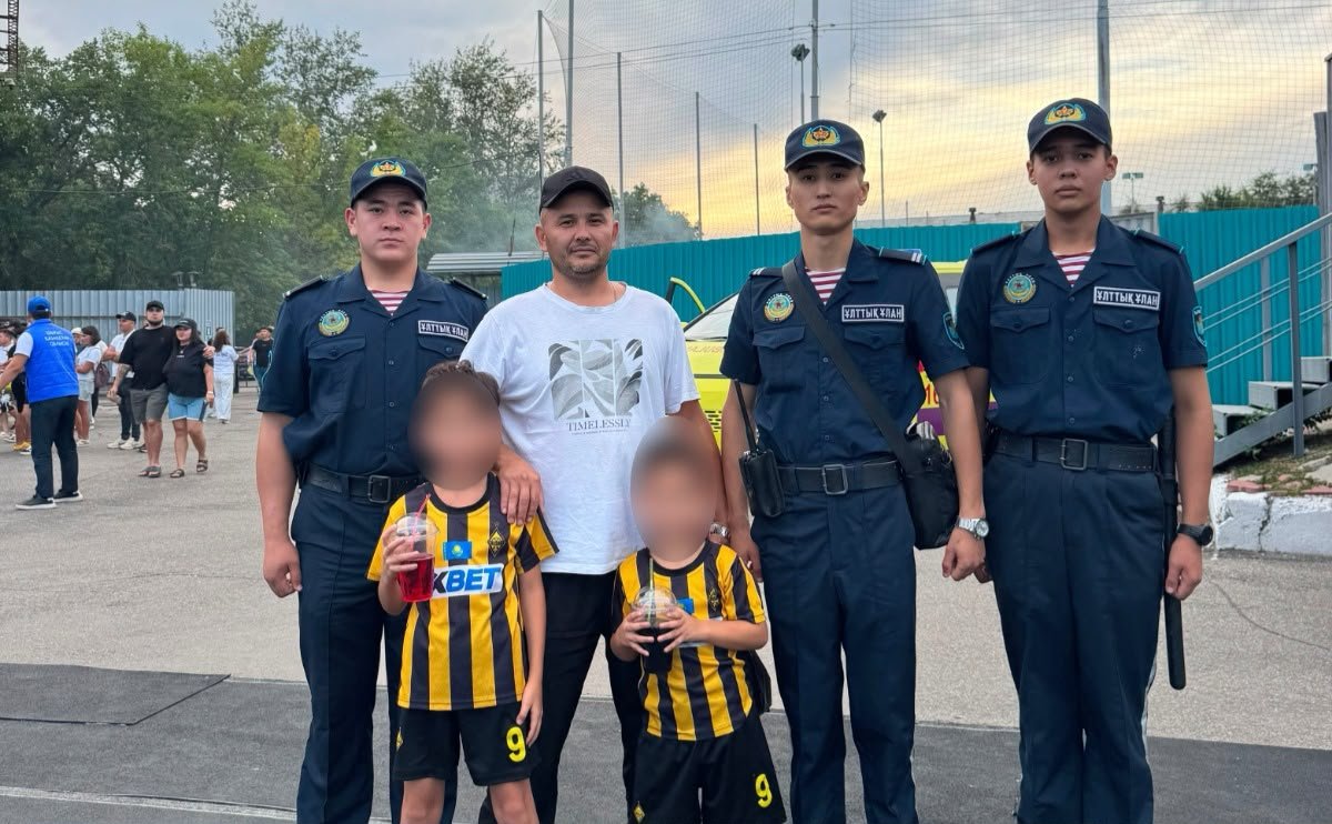 Гвардейцы в Усть-Каменогорске нашли потерявшегося на футбольном матче ребенка