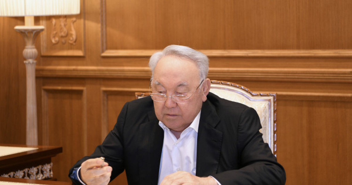  Нұрсұлтан Назарбаев Құрылтай сайлауында дауыс берді 