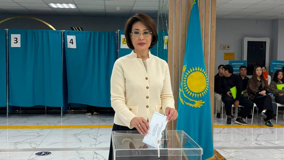 Альназарова, Смаилов и Кошанов проголосовали на выборах в Курултай