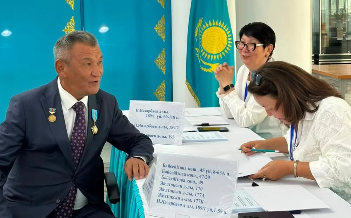 Алматыда ҚР еңбек сіңірген қайраткері Амантай Берғалиев дауыс берді