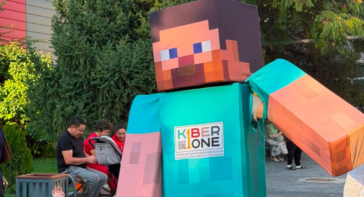 В Алматы на выборах в Құрылтай появился персонаж из Minecraft