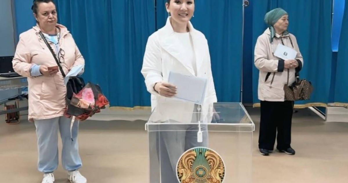  Әнші Фарида Жолдасова Құрылтай сайлауында дауыс берді 