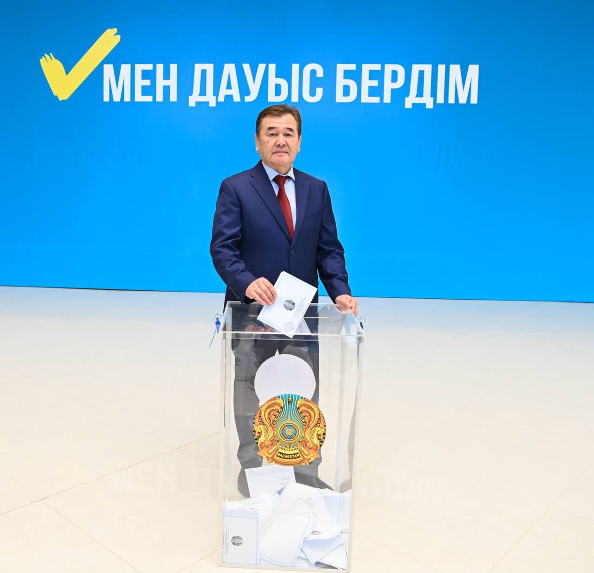 Қызылорда облысының әкімі Мұрат Ергешбаев Құрылтай сайлауында дауыс берді