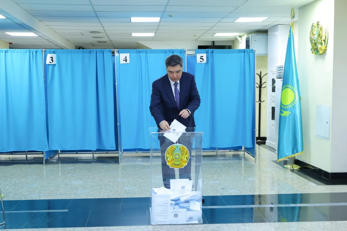 Құрылтай сайлауы: Олжас Бектенов дауыс берді