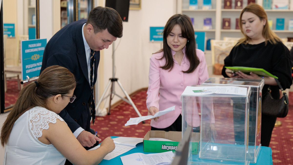 Сайлаушылар белсенді дауыс беруде