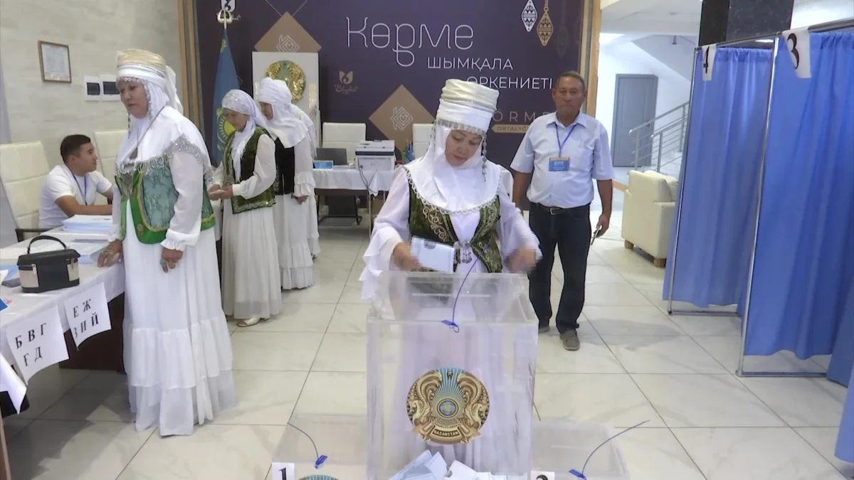 Өңірлердегі дауыс беру учаскелерінде мерекелік көңіл күй сезіледі