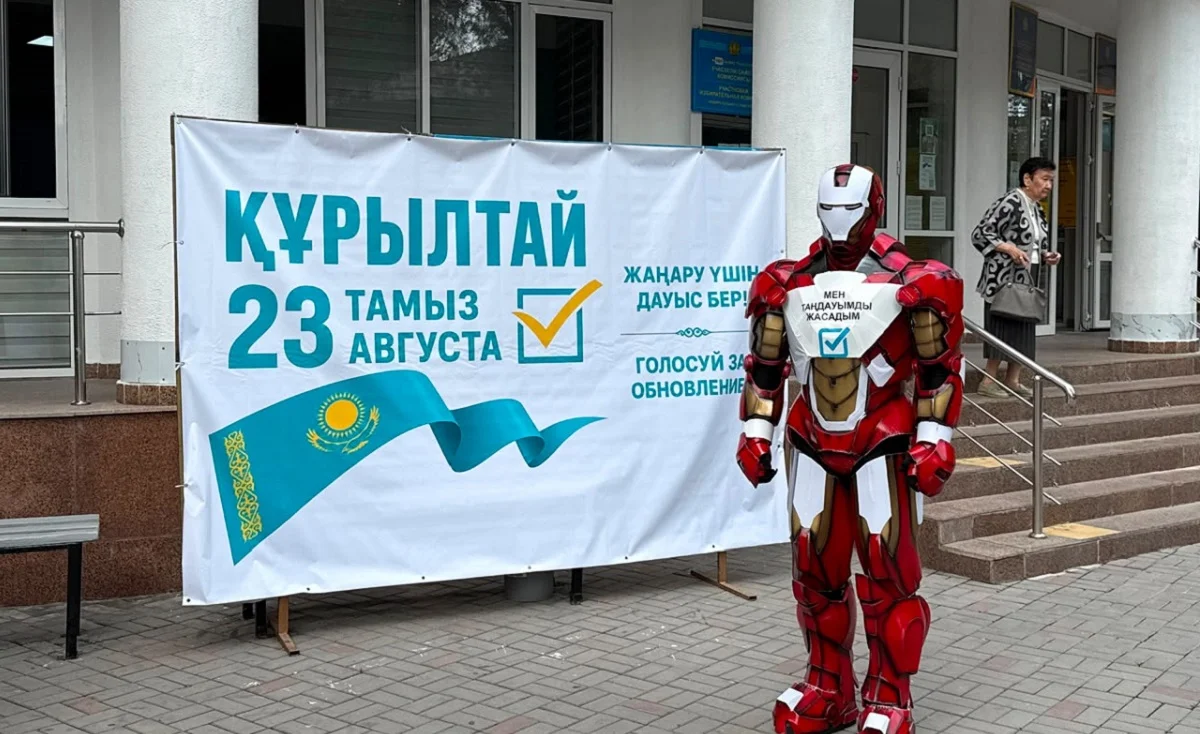 Темірбек те өз таңдауын жасады: робот Алматыдағы сайлау учаскесіне келді