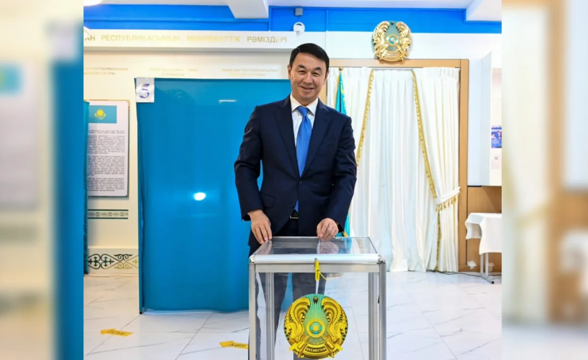 Алматы әкімі Құрылтай сайлауында дауыс берді