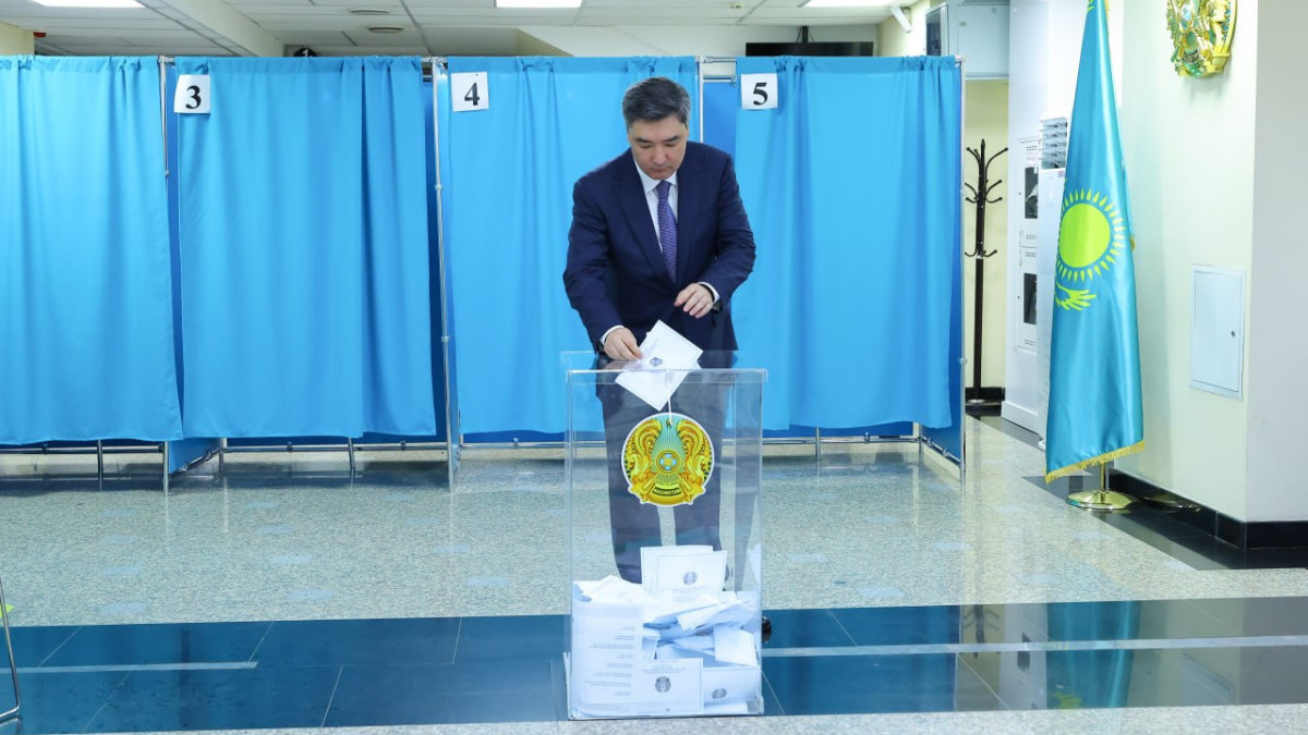 Олжас Бектенов Құрылтай депутаттарының сайлауында өз таңдауын жасады