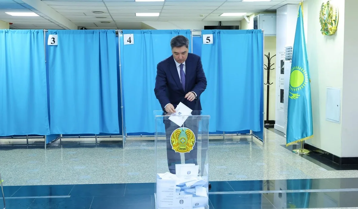 Выборы в Курултай: Олжас Бектенов отдал свой голос