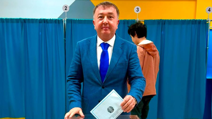Министр юстиции РК Ерлан Сарсембаев проголосовал на выборах