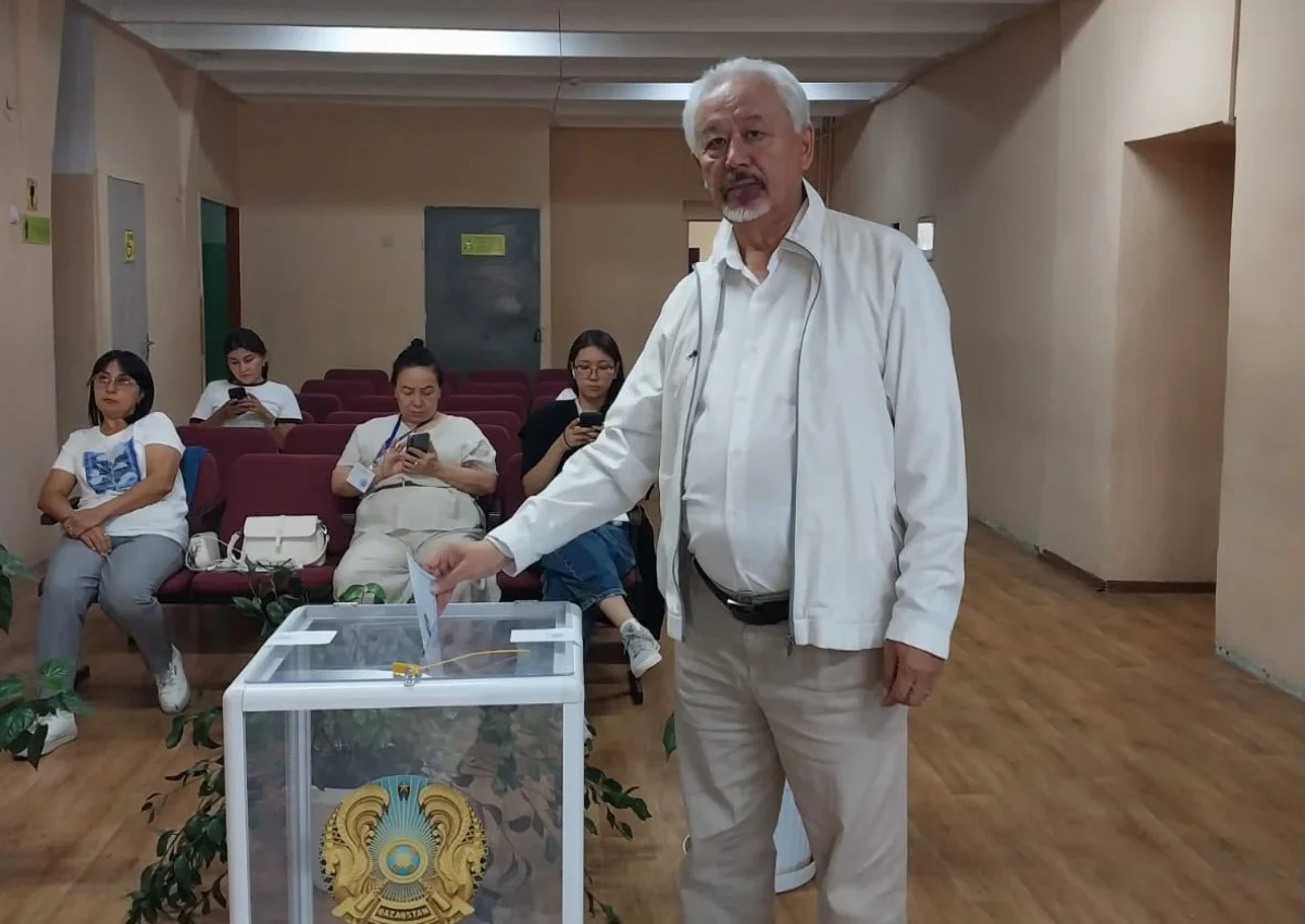 Ақын, ғалым Әділғазы Қайырбеков Құрылтай сайлауында таңдау жасады