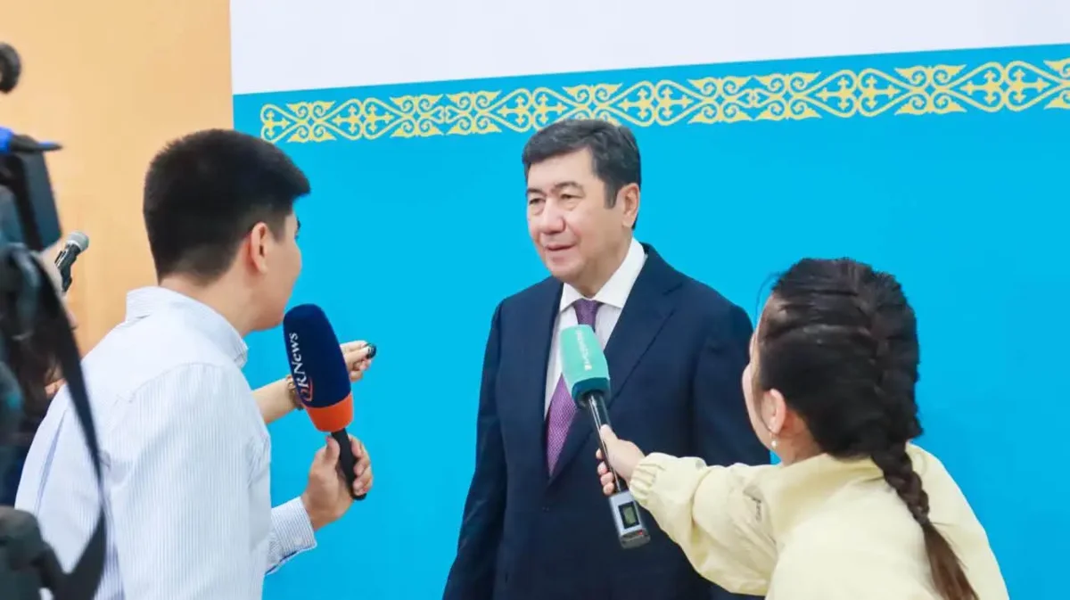 «Меня задержали?» Кошанов неожиданно ответил на слухи прямо на избирательном участке