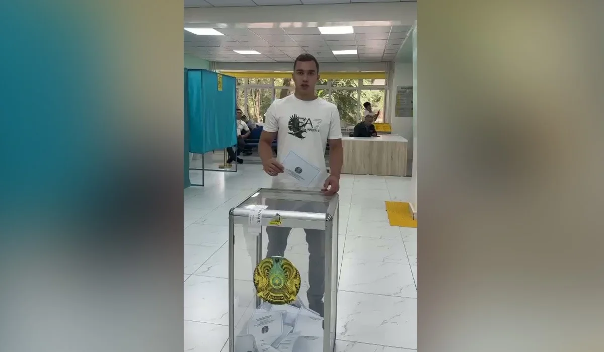 Гимнаст Милад Карими проголосовал на выборах депутатов Курултая в Алматы
