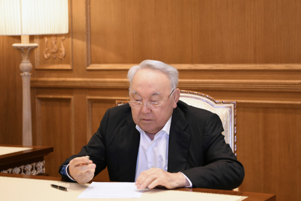 Нұрсұлтан Назарбаев Құрылтай депутаттарының сайлауында үйінен дауыс берді
