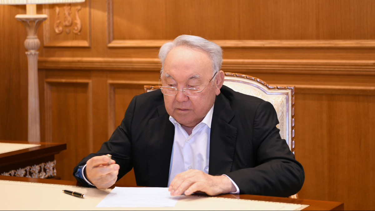 Нурсултан Назарбаев проголосовал на выборах Курултая