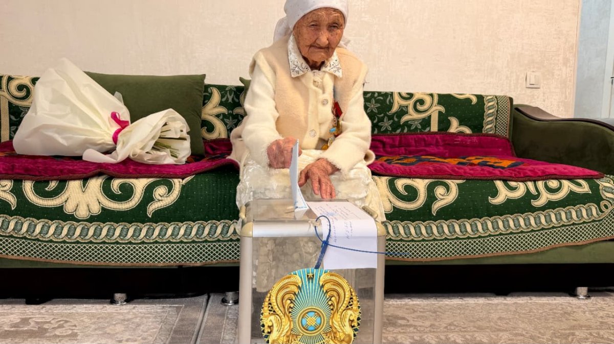 104-летняя ветеран тыла пришла на выборы вместе с четырьмя поколениями семьи