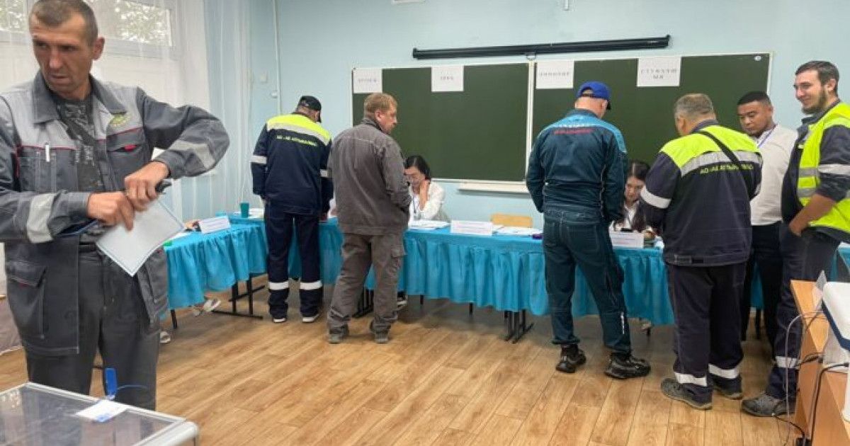  Қосшы құрылысшылары жұмыстағы үзілісті пайдаланып сайлауға барды 