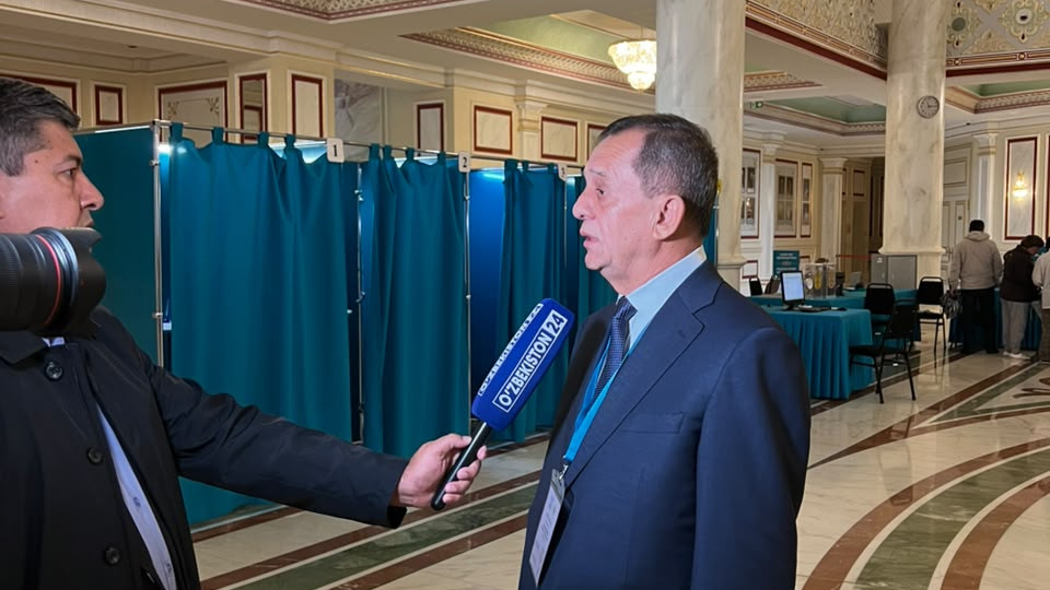Өзбекстан ОСК төрағасы Астанадағы сайлау учаскесінде дауыс беру барысын бақылады