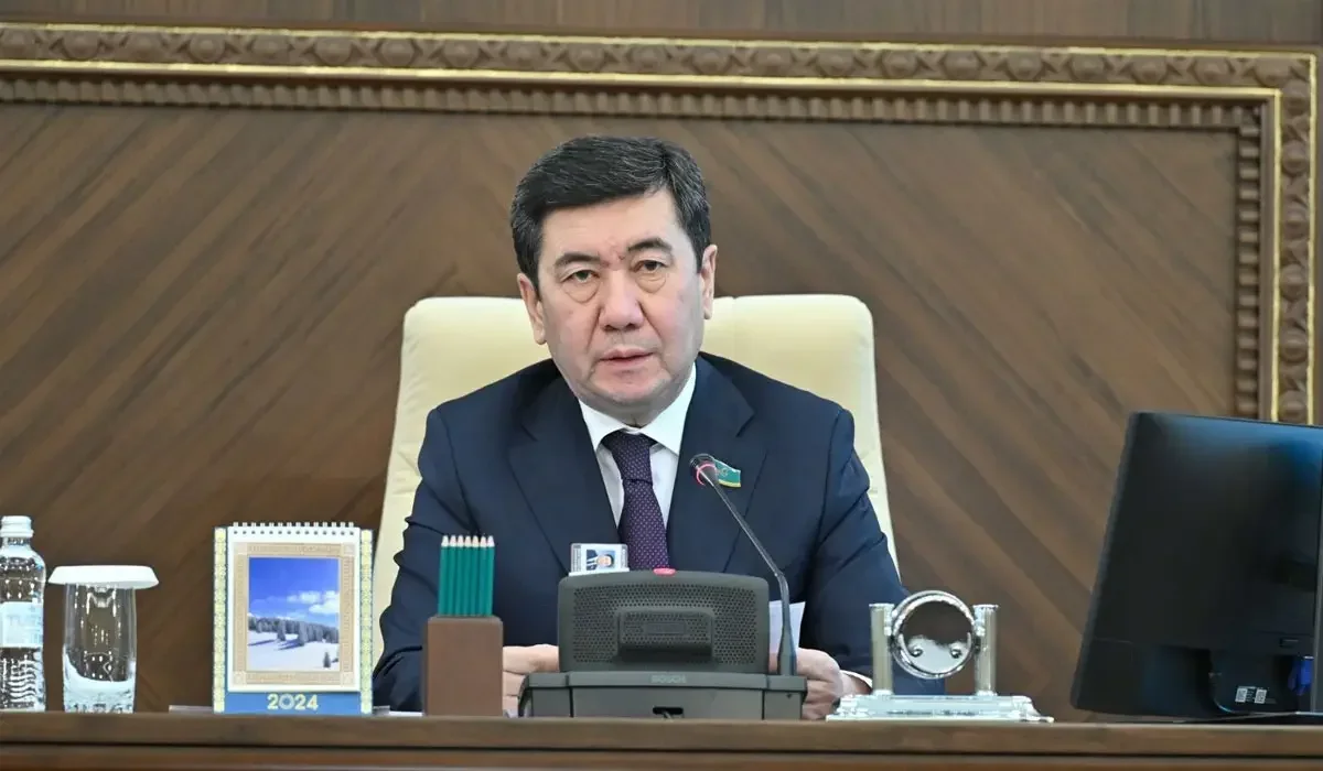 «Мені емес, елдің болашағын сөйлесейік»: Ерлан Қошанов «ұсталды» деген қауесетке жауап берді
