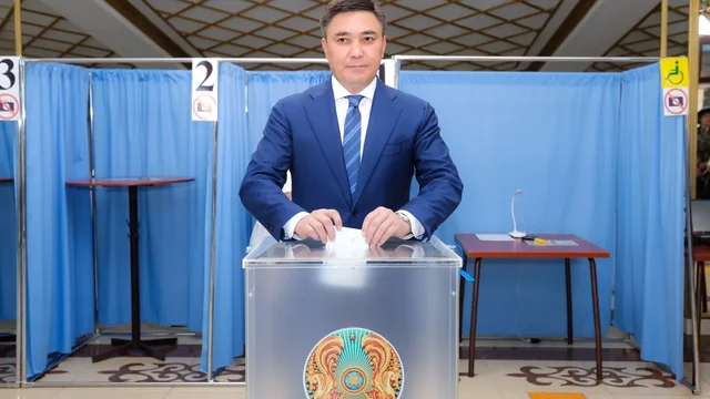 Шымкент әкімі Ғабит Сыздықбеков Құрылтай сайлауында дауыс берді